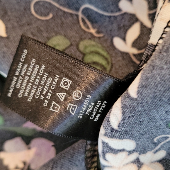 NWOT Beautiful Ann Taylor Floral Top - Picture 7 of 7